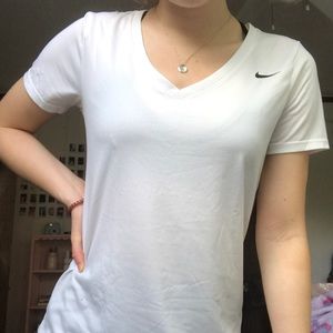 NIKE WHITE TEE